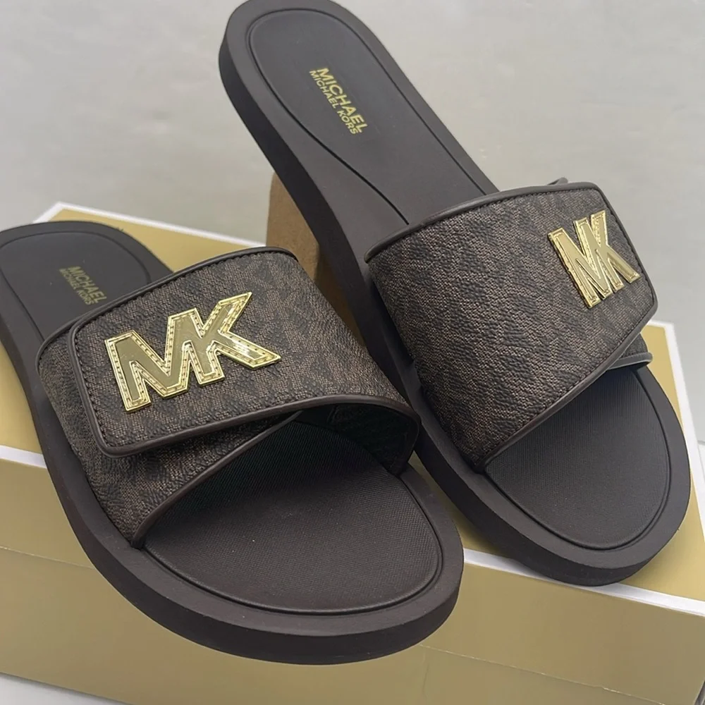 MICHAEL KORS Palmer Signature Logo Slide Sandal
Brown 
NWT - Picture 7 of 16